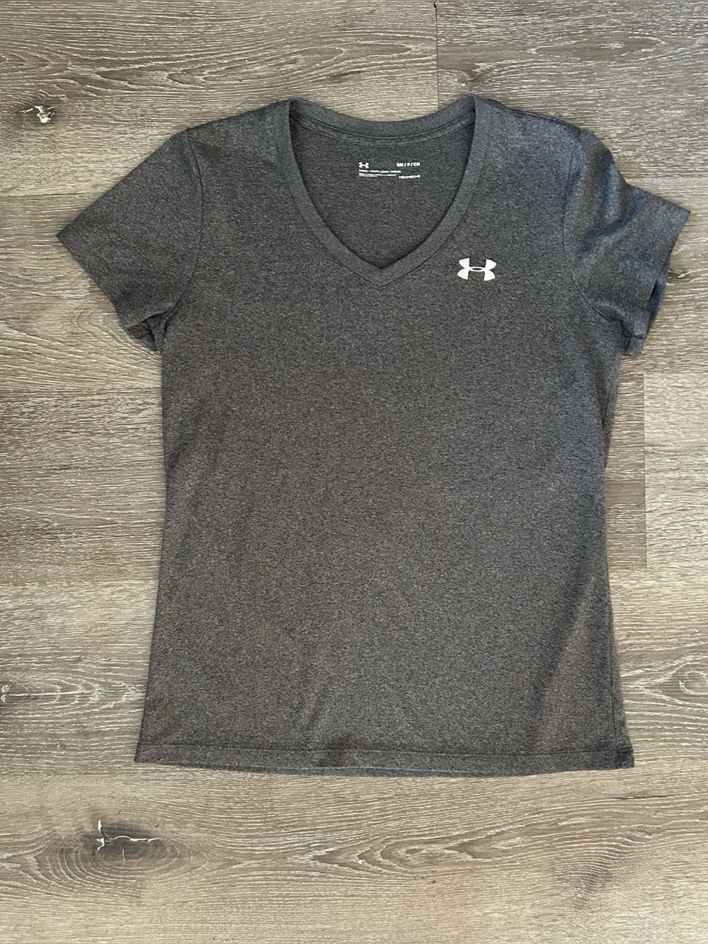 Women’s Small Loose Fit Under Armour V Neck Gray Heat Gear Short Sleeve Shirt